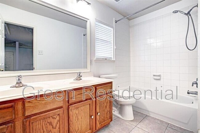 Building Photo - 10024 Hidden Falls Dr