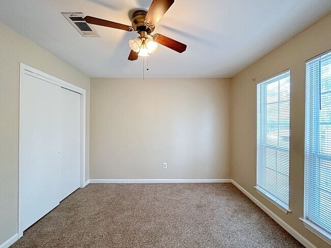 Building Photo - Prime 3 Bed, 2.5 Bath with Fireplace & Fenced Patio!