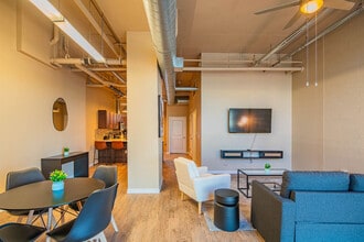 Building Photo - 1275 E University Dr