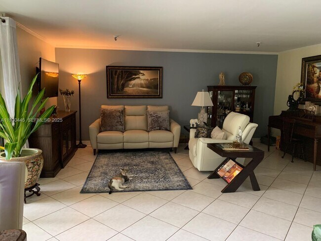 Building Photo - 671 NE 195th St