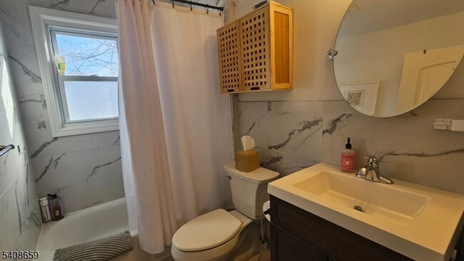 Building Photo - 201 Vail St