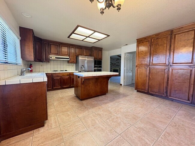 Building Photo - Spacious 4 Bedroom Home in Quiet Galt Neighborhood