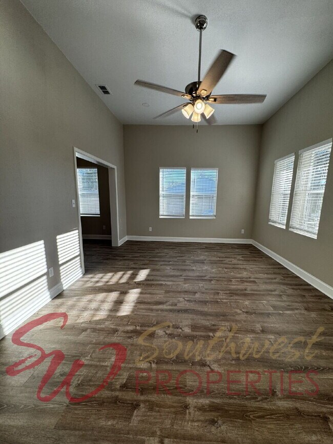 Building Photo - Freshly Remodeled 3 Bed / 2 Bath – Close to Campus | Pets Welcome!