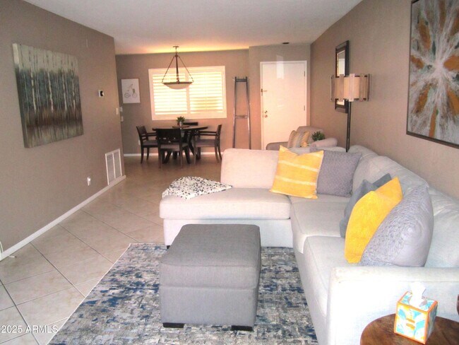 Building Photo - 4303 E Cactus Rd