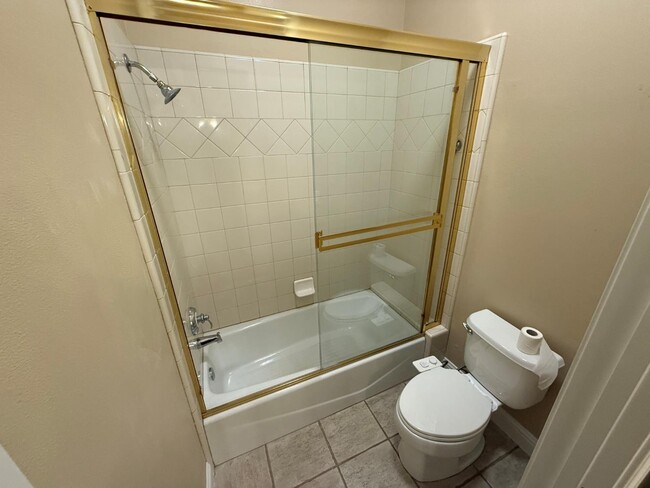 Building Photo - 10637 N Lochmoor Ln