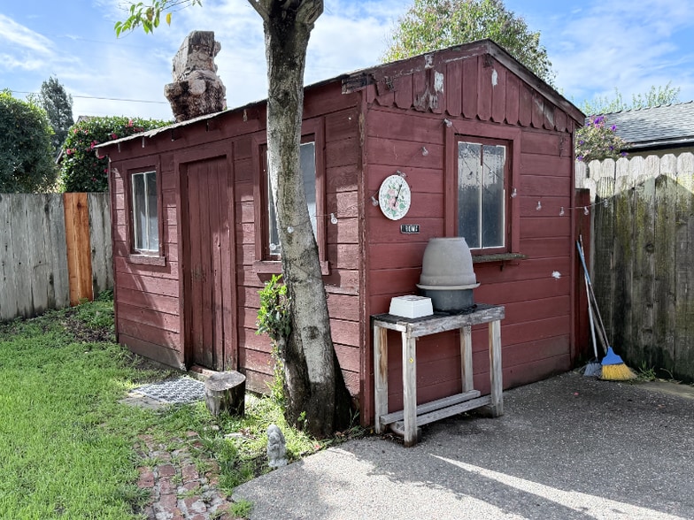 Building Photo - 2265 Reading Ave