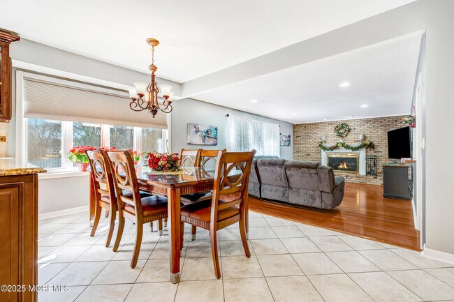 Building Photo - 7 Oak Tree Ln