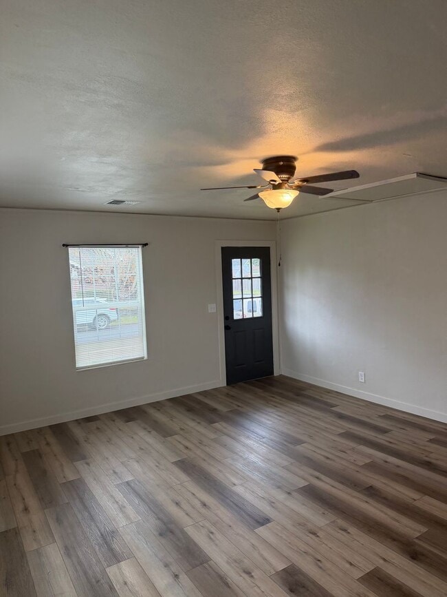 Building Photo - 260 E Sherman St