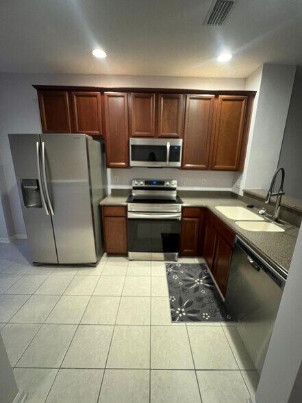 Kitchen - 1512 Fieldview Dr