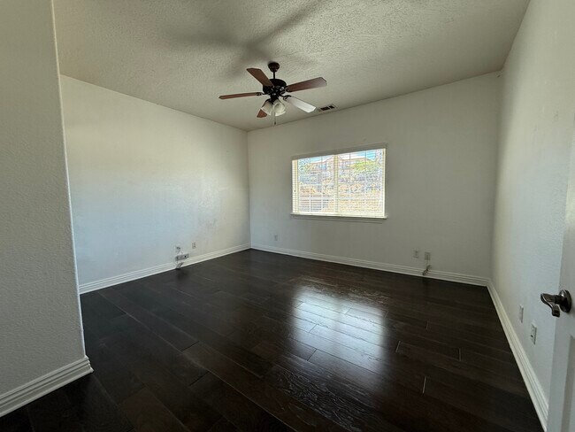 Building Photo - 10350 Mesquite St