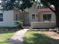 Building Photo - 1202 S Travis St