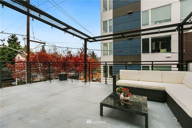 Building Photo - Amazing Capitol Hill Townhome 2/2.5 with 2...