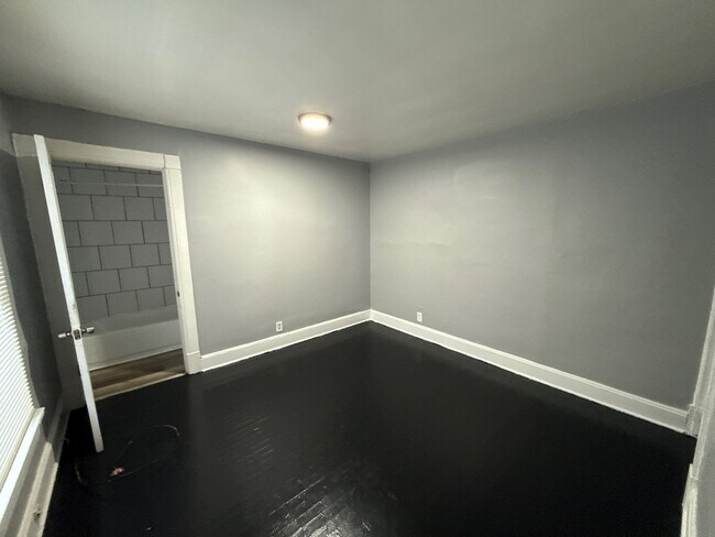 Building Photo - 1116/ 1120 Bonacker