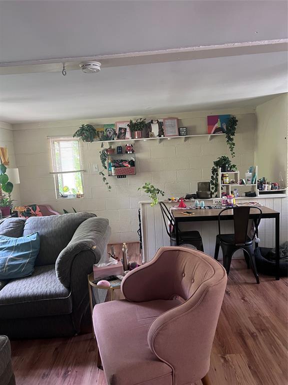 Building Photo - 3205 Grooms St