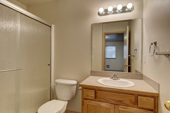 Building Photo - Two Bedroom Two Bathroom Condo in Summerwind