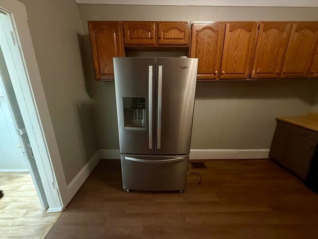 Building Photo - Classic 3/2 Farmhouse Charm with Modern Comfort & Room to Breathe