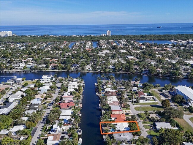 Building Photo - 2031 NE 14th Ct