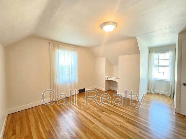 Building Photo - 1017 E Sharp Ave