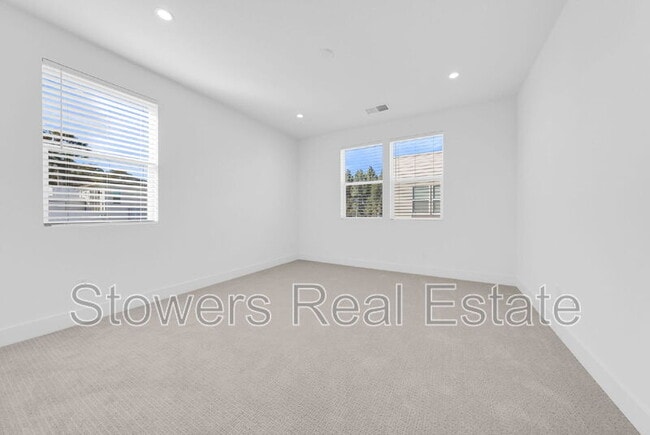 Building Photo - 3001 Ivory Ter