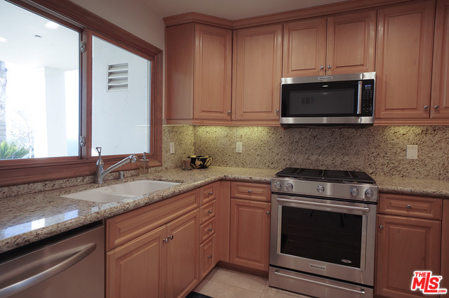 Building Photo - 4400 Encinal Canyon Rd