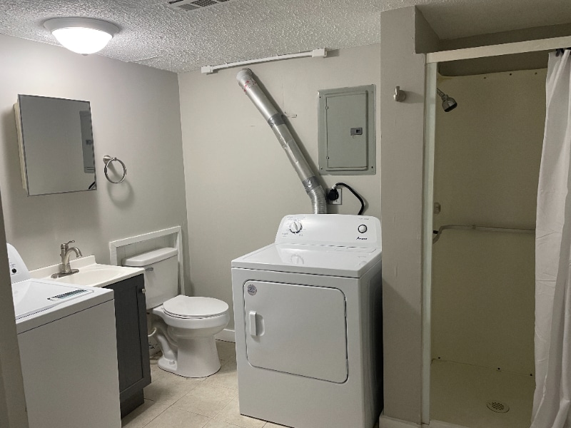 Building Photo - 90 E 8th Ave