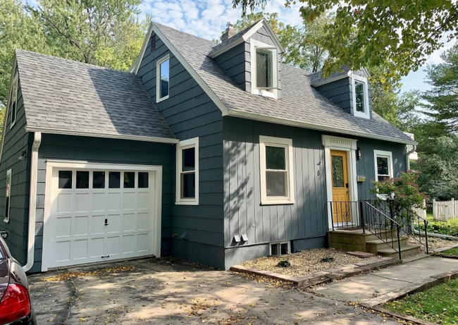 Primary Photo - 8 18th Ave SW