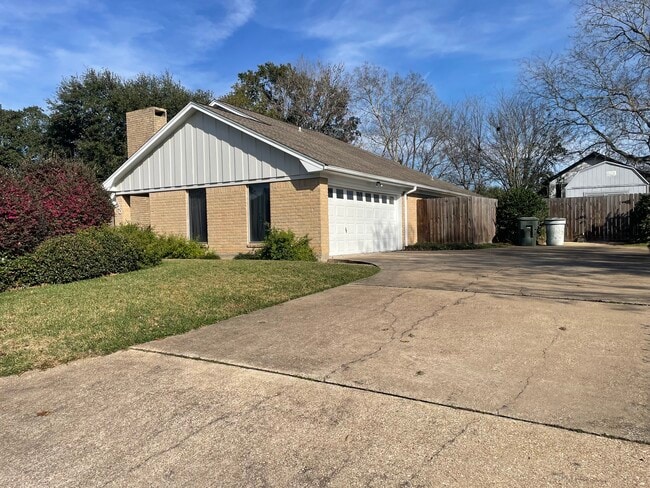 Building Photo - 870 Fenway Park