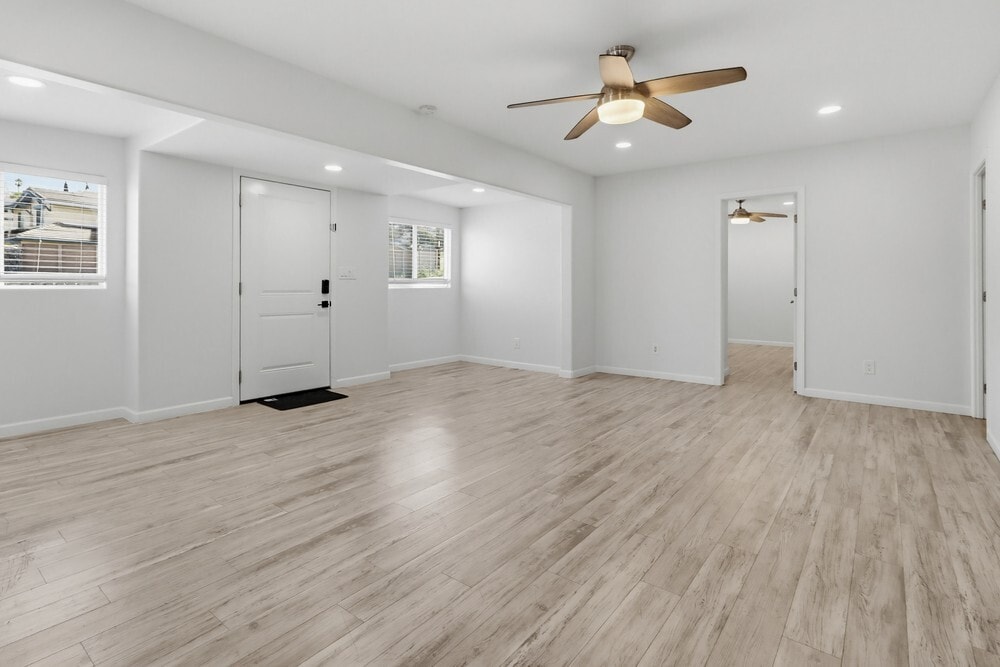 Living room - 9234 -9236 Winter Gardens Blvd