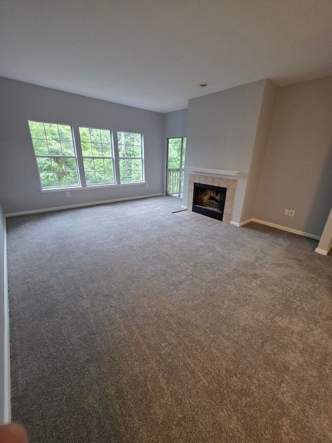 Building Photo - LEGENDS 3 Bedroom