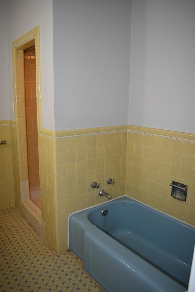 Building Photo - 804 Hickman Rd