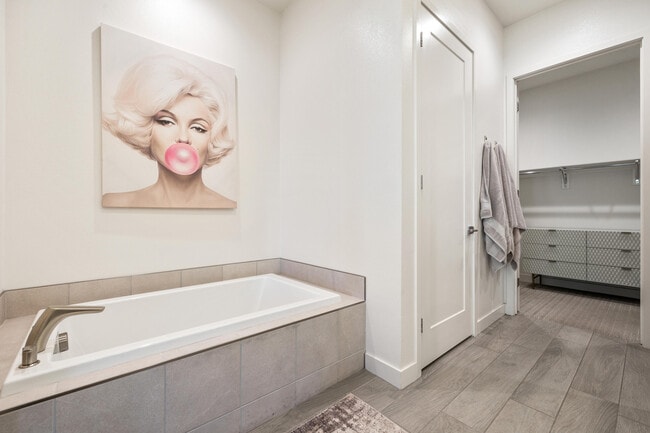 Building Photo - 1701 Retreat Cir