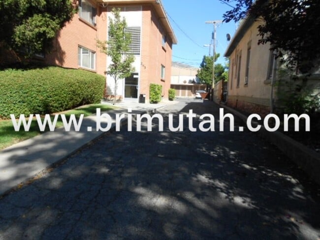 Building Photo - 243 600 E