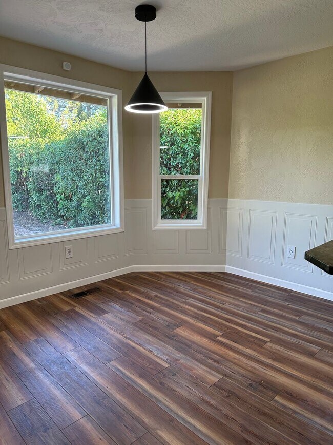Building Photo - For Rent – Coming soon!!! Newly Renovated ...