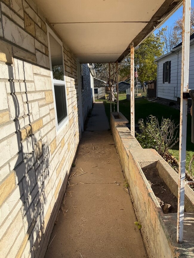 Building Photo - 407 N Vine Ave