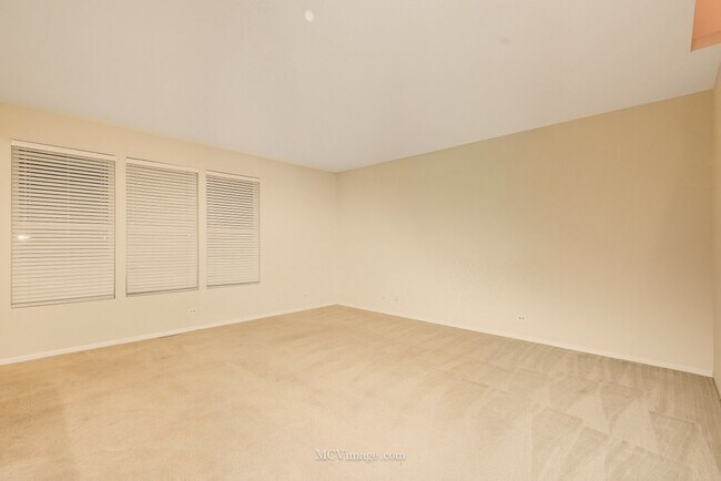 Building Photo - 1463 Yellowstone Dr