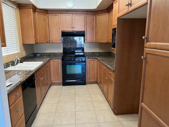 Building Photo - 5422 Hermitage Ave