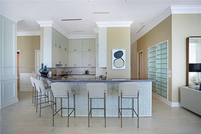 Building Photo - 4401 Collins Ave