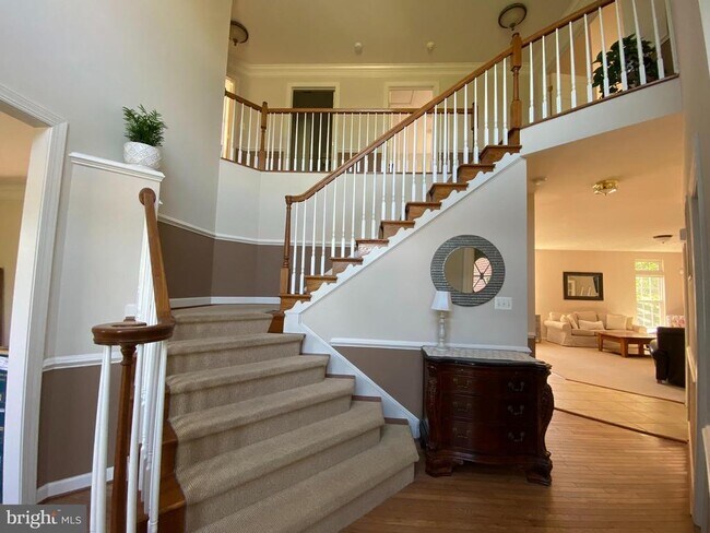 Building Photo - 6 Hollow Creek Cir