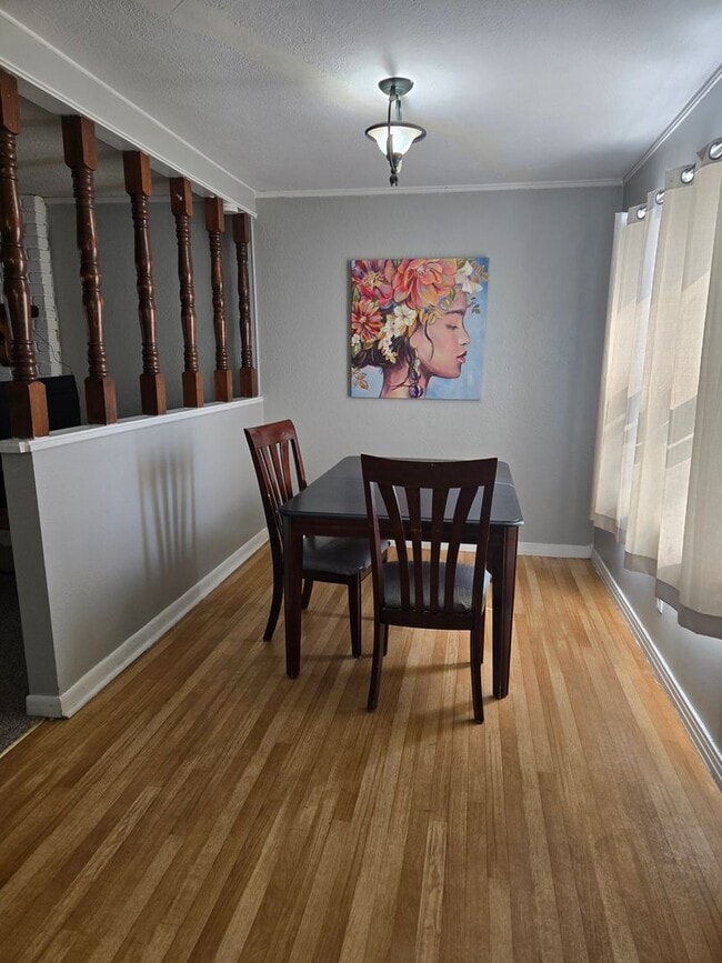 Building Photo - Furnished Three Bedroom Home With Flexible Lease Terms