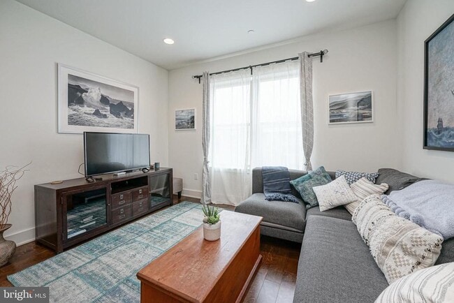 Building Photo - 1332 S Bouvier St