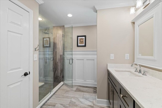 Building Photo - Spacious Home with Fenced Yard Exclusive Access to Hethwood Amenities