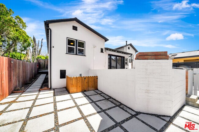 Building Photo - 10509 Wilsey Ave