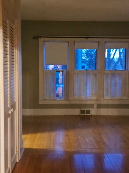 Building Photo - W379N5686 N Lake Rd