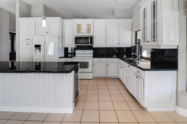 Building Photo - 11310 Lake Tree Ct