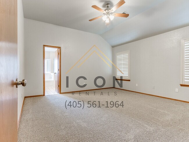 Building Photo - 313 E Plantation Terrace