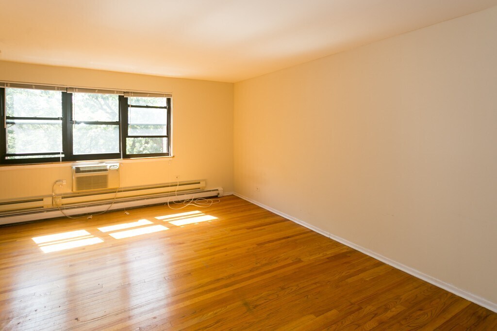 Building Photo - 665 W Wrightwood Ave