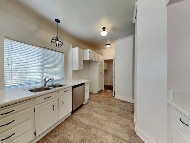 Building Photo - 22841 White Pine Pl