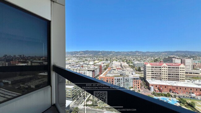 Building Photo - Stunning Large 1 Bedroom Exquisite Wood Fl...