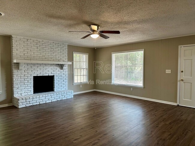 Building Photo - 1009 Rosedale Dr