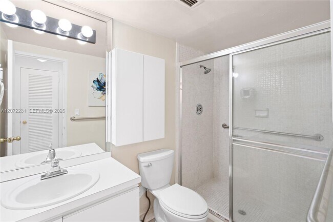 Building Photo - 5001 Collins Ave
